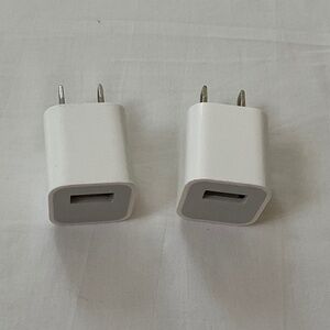 APPLE Two USB Adapters/Charging Blocks